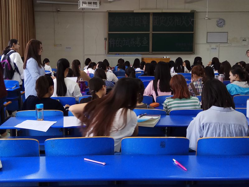 分发试卷