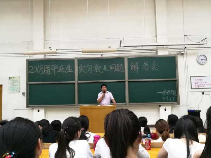 王红伟副院长解答学生提问