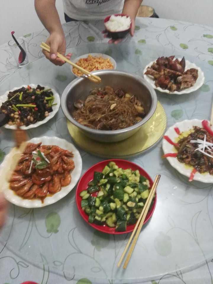 刚做好的饭菜