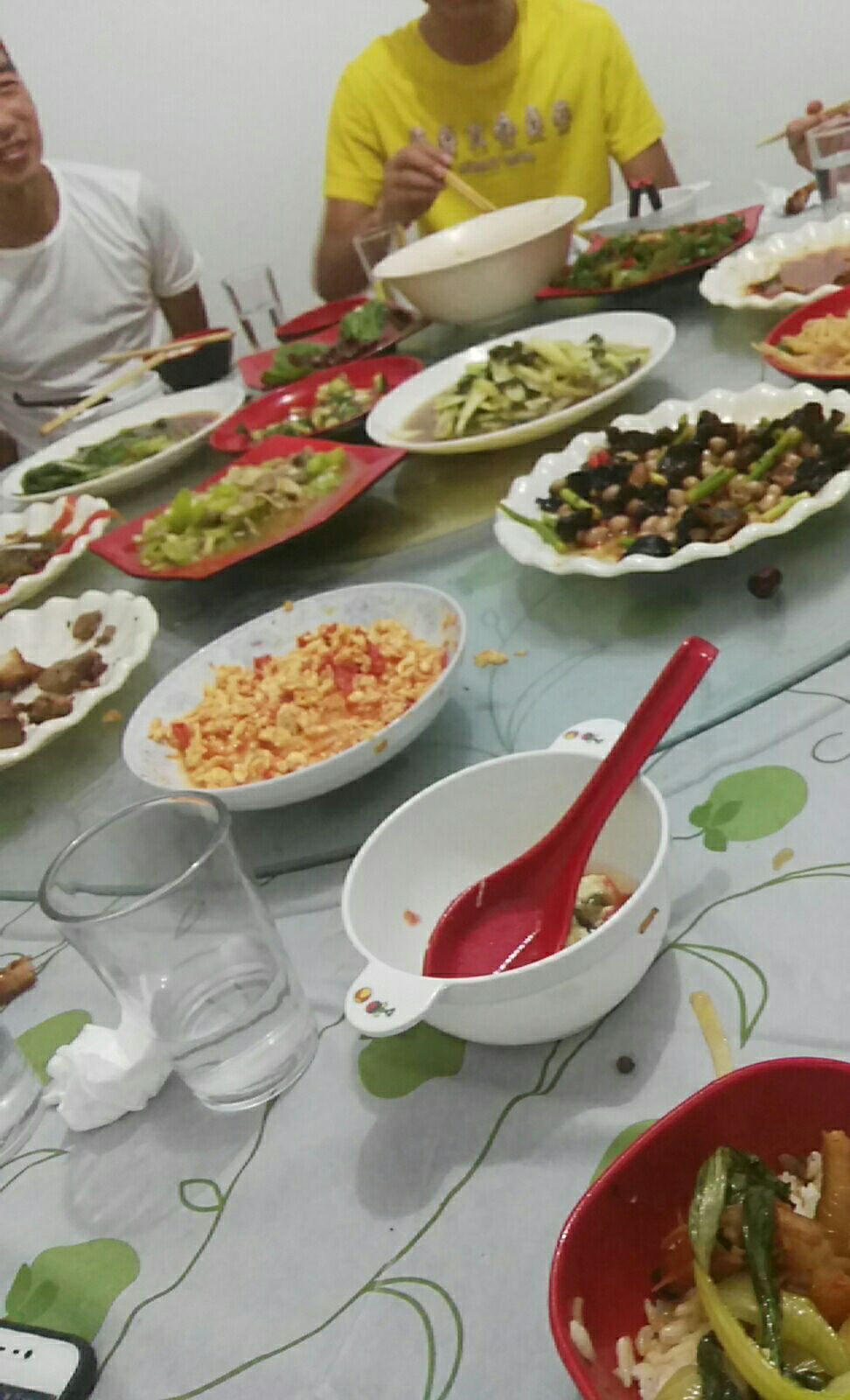 聚餐中