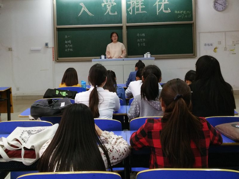 团支书梁冰珂讲话