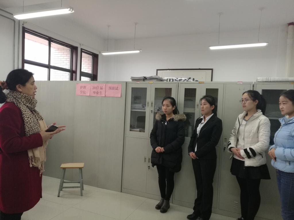 韩卫红副书记指导毕业生预面试