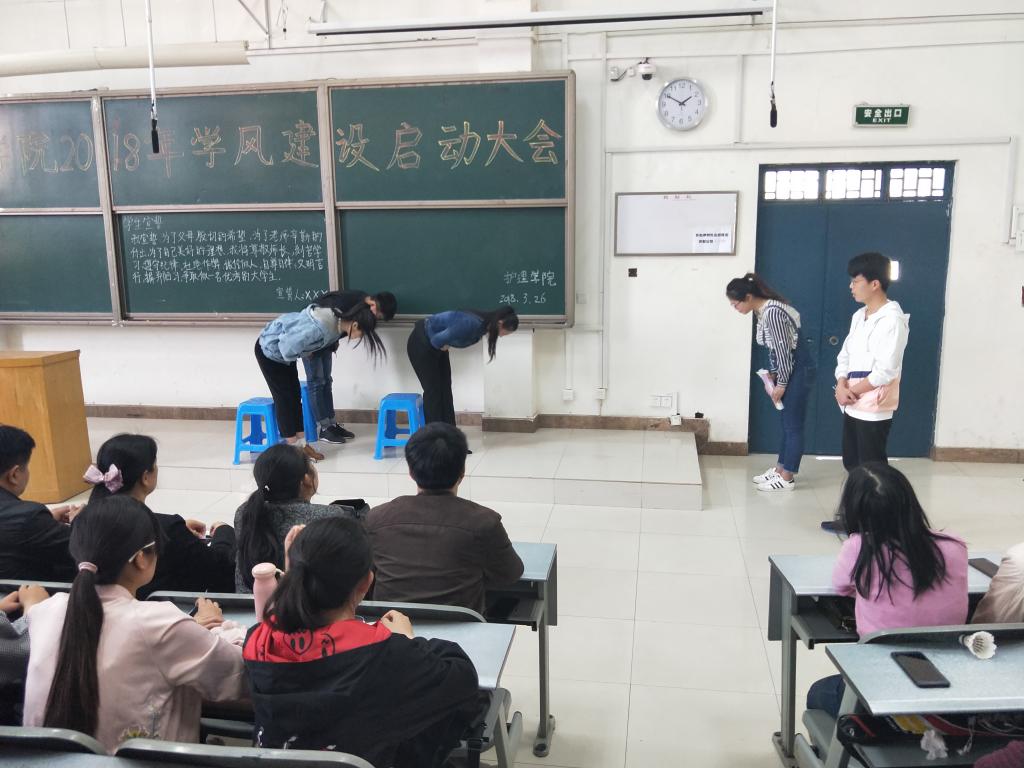“上课礼”情景再现